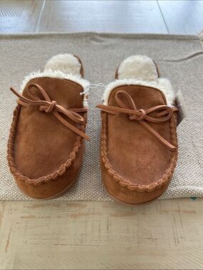 Moccasin Slippers in Chestnut Brown